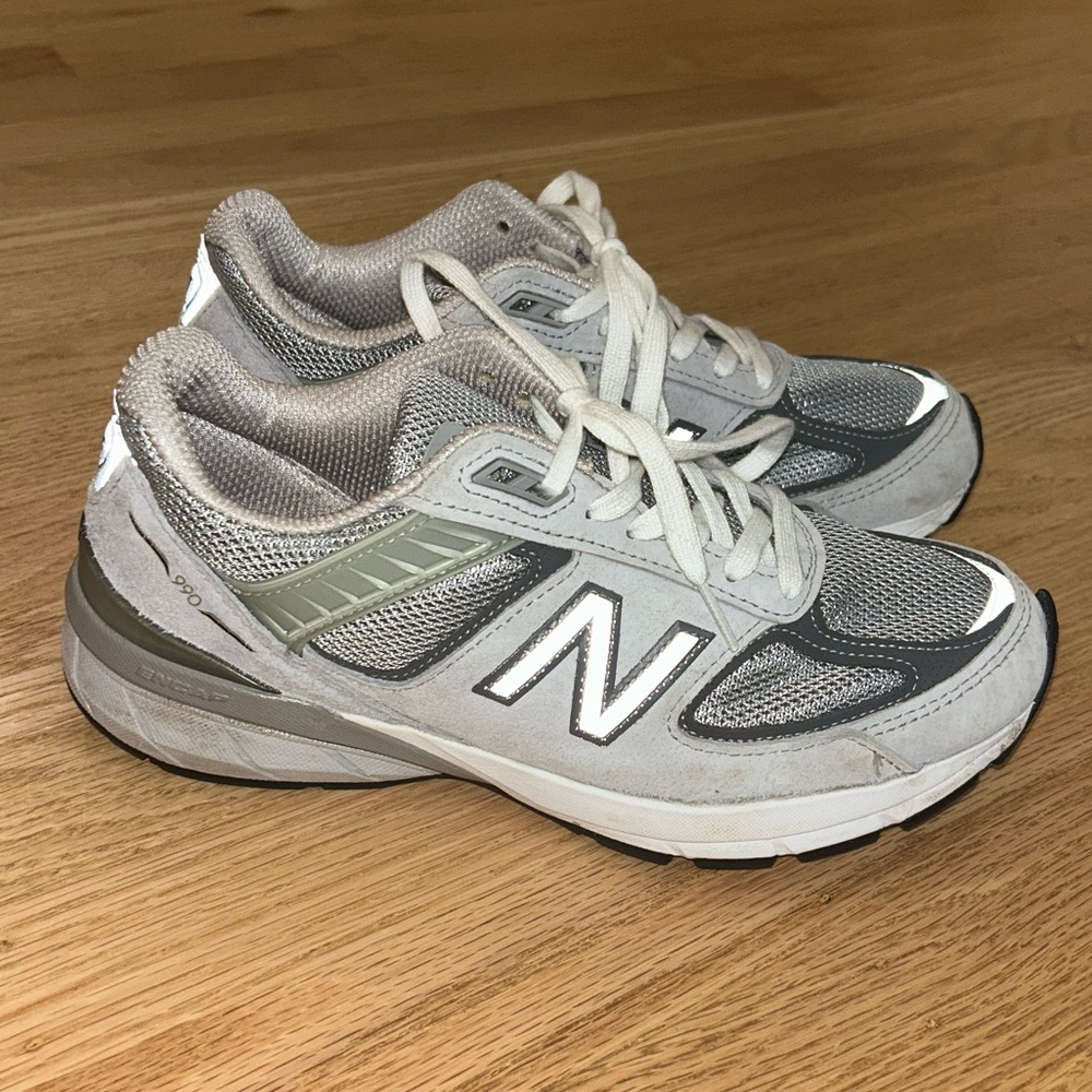 New Balance Women’s 990v5 Grey 7.5 Sneakers